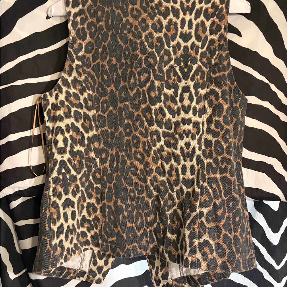 Leopard Print Sleeveless Top